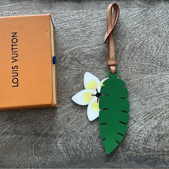 Louis Vuitton Rare “By the Pool” Bag Charm. Come with dust bag & box. - Picture 5 of 5